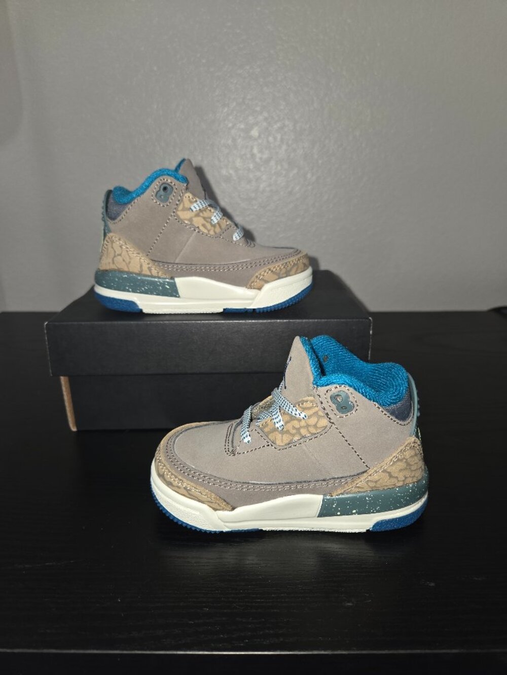 Air Jordan 3 Retro Olive Grey Toddler 4C BNIB